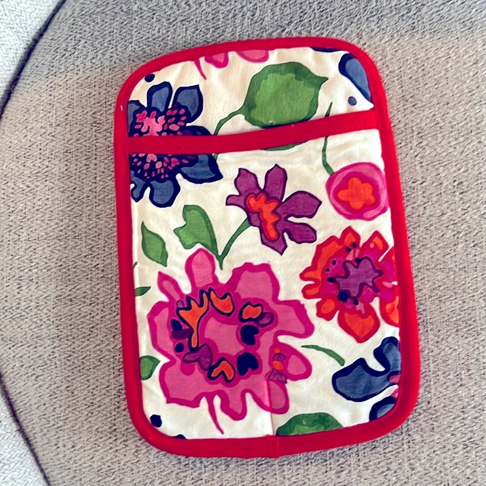 Kate Spade New York All in good taste Festive Floral pot holder multi color NEW